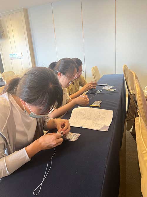 【巧手做香包 健康迎端午】ag旗舰厅集团开展香包制作活动(图3)