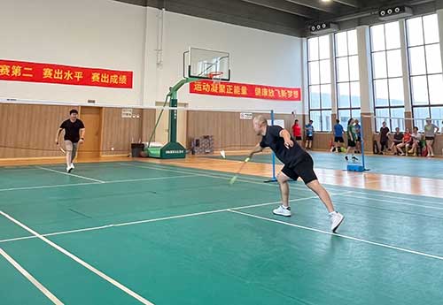 上海ag旗舰厅集团成功举办2023年重固镇职工羽毛球比赛(图7)
