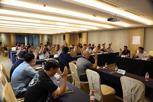 上海ag旗舰厅集团组织召开第三届第十次职工代表大会——专题审议《员工手册》(图3)