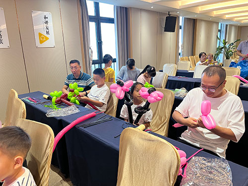 【月满华诞 匠心传情】ag旗舰厅集团举办“团圆庆华诞”亲子活动?(图4)